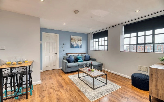 Central 2 Bedroom Apt by Guestz
