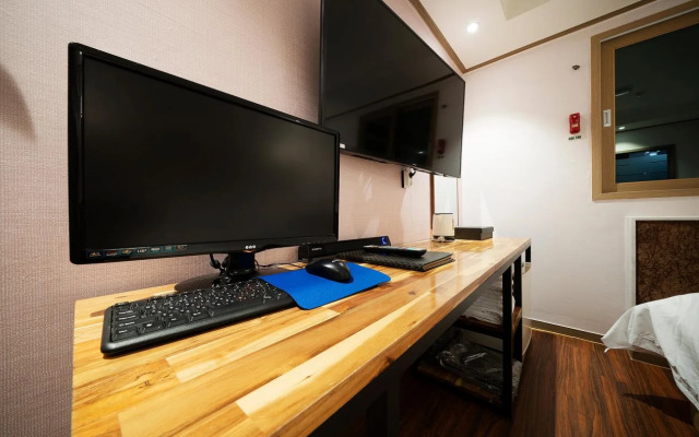 Shinchon S Hotel