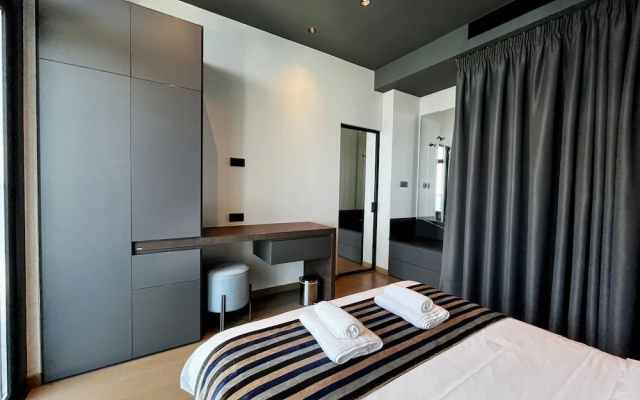 128 LIM - 2005 Stay Only Tower Suite