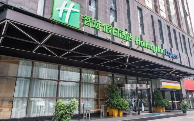 Отель Holiday Inn Express Chengdu West Gate вид на фасад