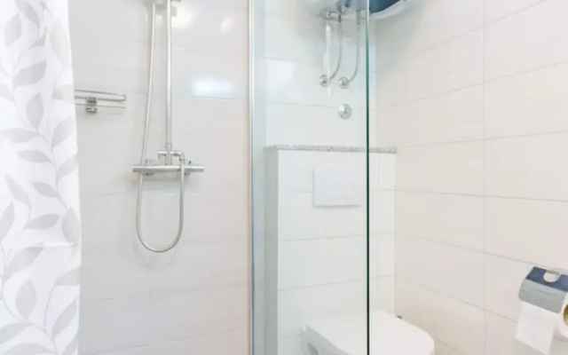 Apartment Karlo - Two Bedroom Apartment With Balcony