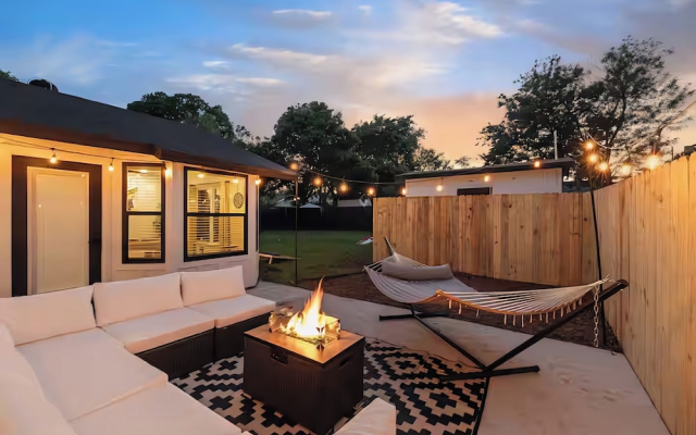 Minutes to Downtown -Fire Pit Pool