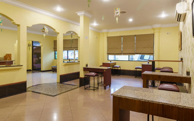 RedDoorz Plus near Ancol
