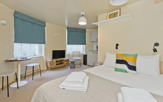 Delightful Lower Ground Studio in Leafy NW London