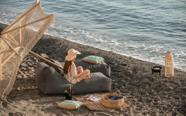 Khroma Luxury Suite 2 Beach front apartment