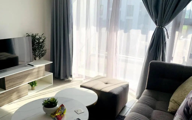 Munyaka Waterfall: Executive Apartment