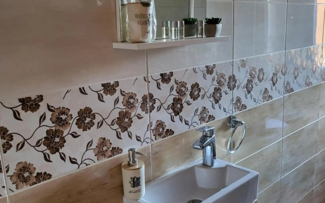 Rijeka apartment with free parking and large balcony