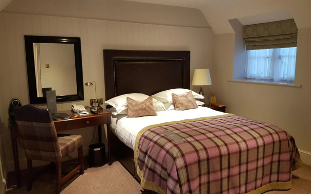 Macdonald Bear Hotel