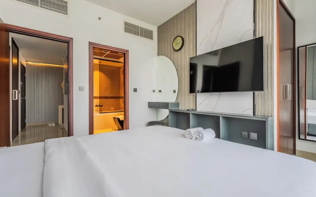 Luxury Condo With Burj Khalifa and Fountain Views
