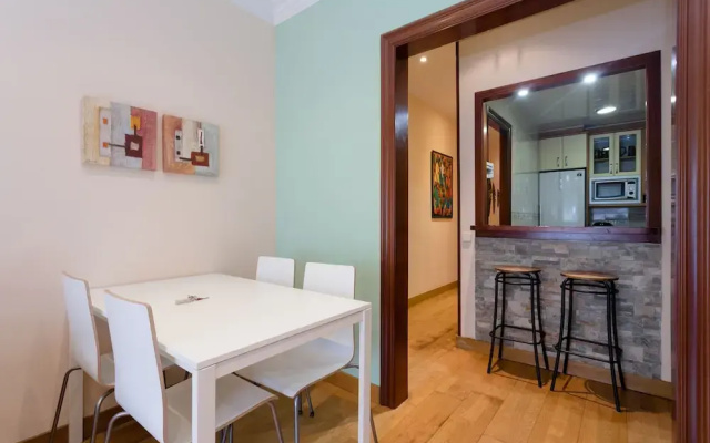 Sagrada Familia - Gaudi Apartment