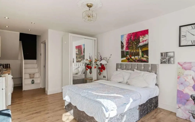 Beautiful Studio W/patio Near London Bridge