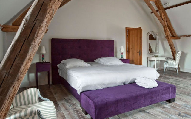 Grand Castle in Saint Caprais de Lerm with Sauna & Hot Tub
