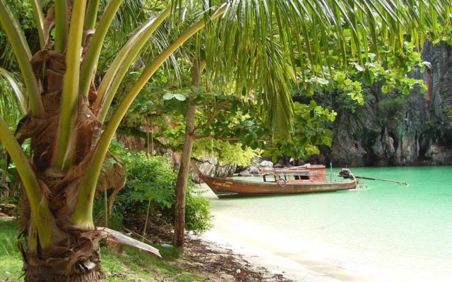 Lom Lae Beach Resort