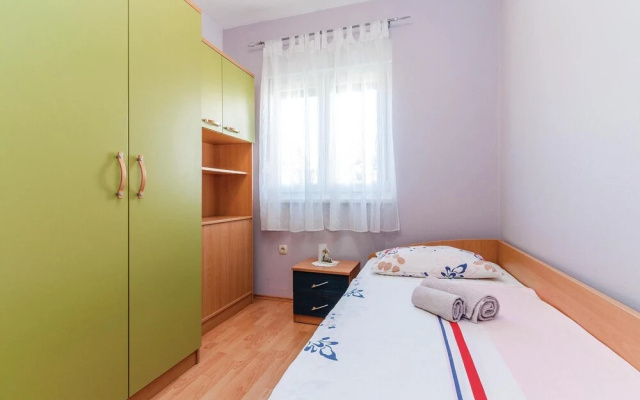 Awesome Home in Petrcane With Wifi and 3 Bedrooms