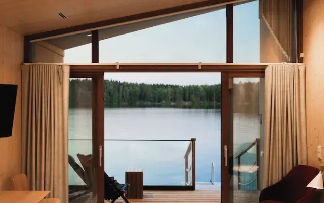 Bella Lake Resort