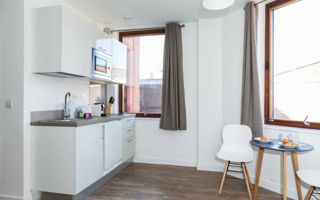 Bright And Modern Studio In Central Liverpool