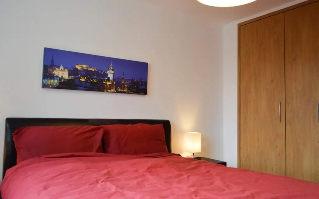Modern 2 Bedroom Property in Central Edinburgh