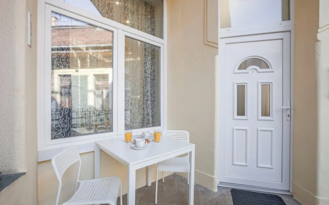 Quiet Downtown Haven— 2Br | A/C | Free Parking