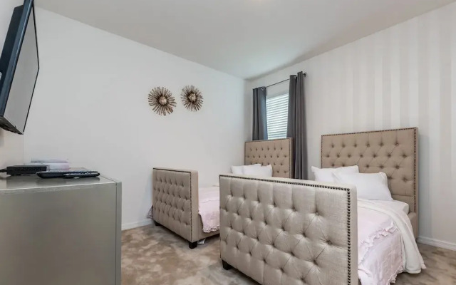 14 Bdrm 11 Bath Villa For 30
