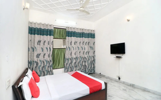 OYO 15728 The Shradha Guest House