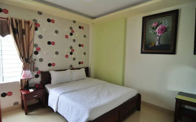 Red Rosemallow Hotel
