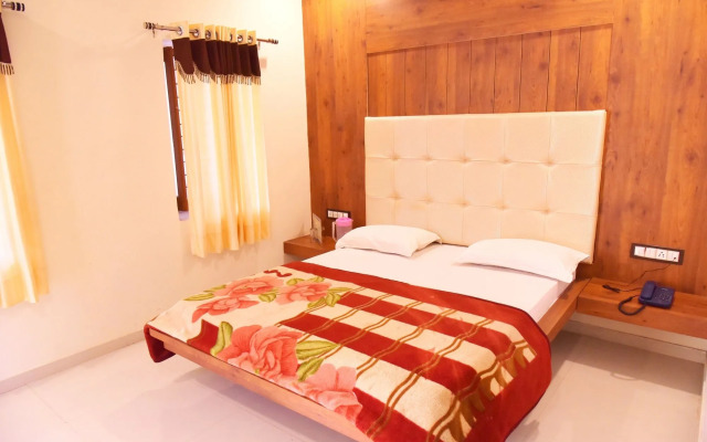 Hotel Mamta Palace, 500 meters from nakki lake