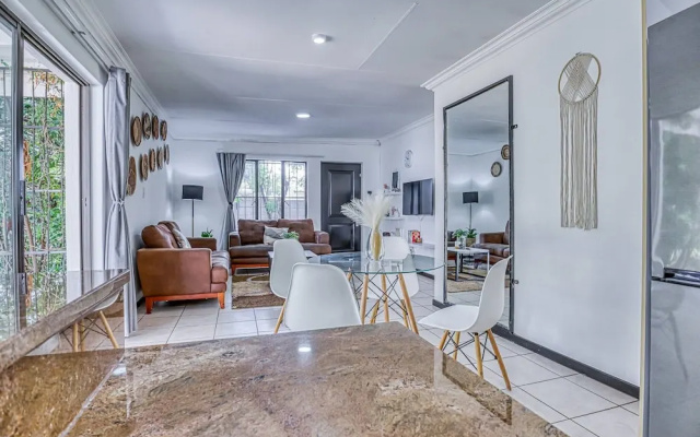 The Cottage-1 Bed-pool-bbq-fibre-solar-samrand