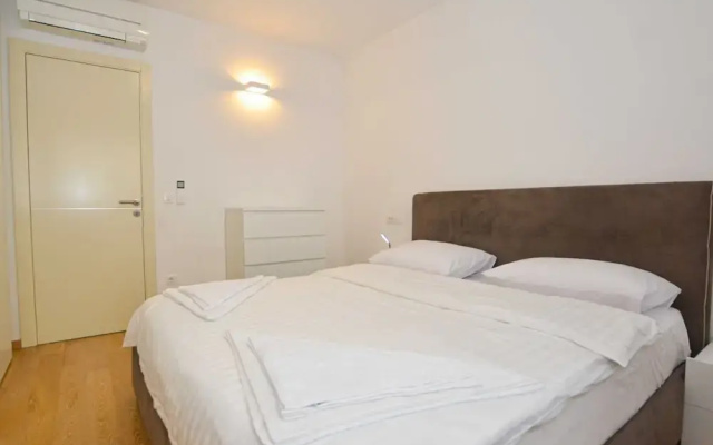 Family Friendly Spacious Apartment With Garden and Terrace