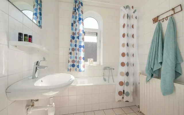 Restyled Villa With Dishwasher, Near the Beach