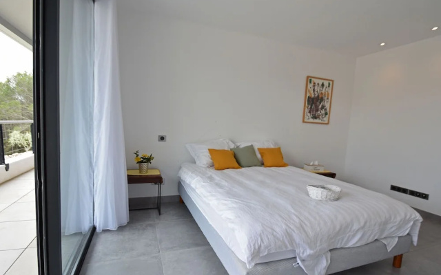 Villa on a High-end Residence in Nîmes With Heated Pool