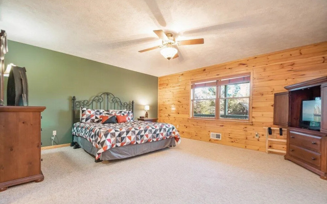 Fore Seasons Getaway by Taylor Made Deep Creek