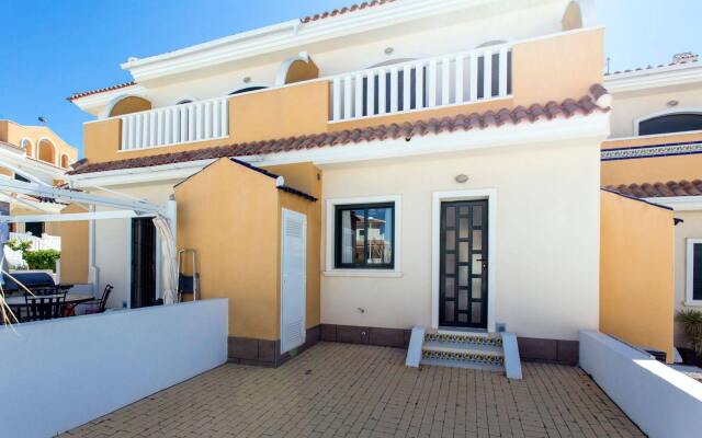 Отель Villa Bennecke Oasis Рохалес вид на фасад
