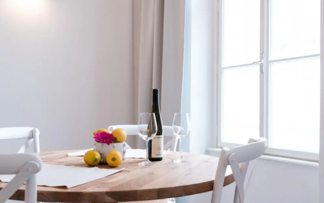 Deluxe Apartment in the Historic Centre With Private Parking