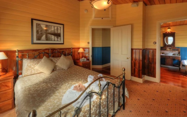 Island View Spa Cottage