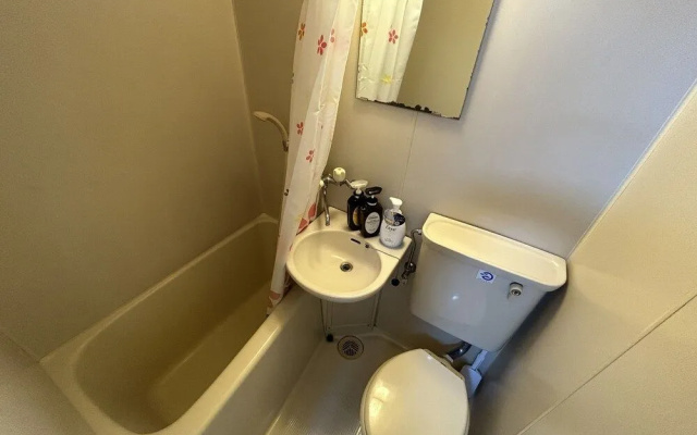 Guest House IZIRI Fukuoka Intl Airport