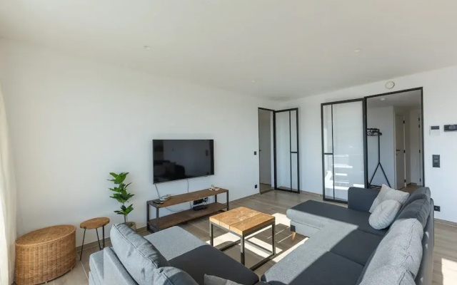 Spacious Apartment With 3bedrooms Close to the sea
