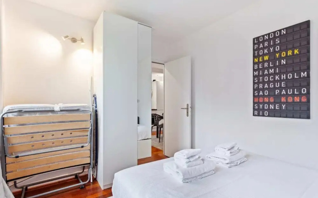 Stunning One Bedroom Apartment Sleeps 5, in Paris