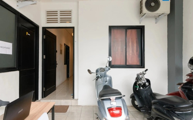 RedDoorz @ Flamboyan Harapan Indah