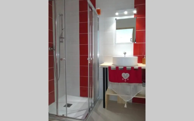 Appartement dans maison, à proximité du village