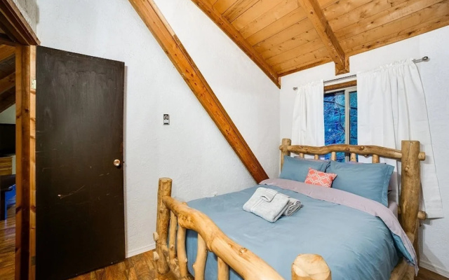 Mt. Baker Lodging Cabin 48 (Sleeps 5)