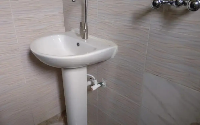2 Bed - Sleeps 4 - Aircon - Free Parking