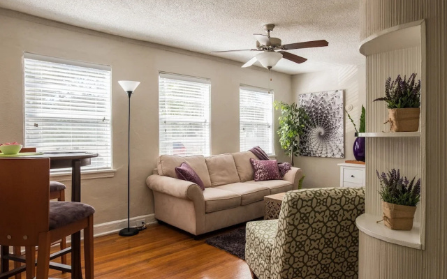 SoHo 2 BR with Parking and WiFi by Frontdesk