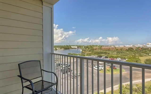 Grand Caribbean 425 by RedAwning