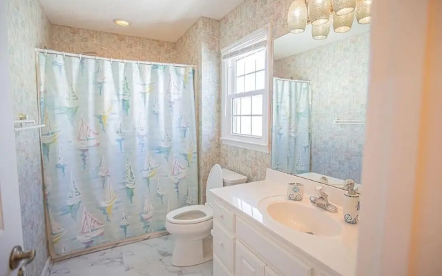 Pirates Paradise 3 Bedroom Home by RedAwning