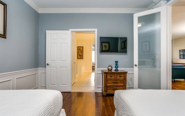 Freshly Remodeled Vista Cay Condo Near Disney!