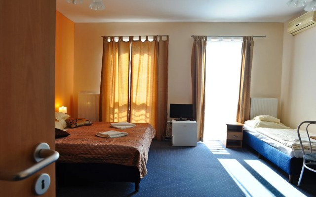Rose City Hotel