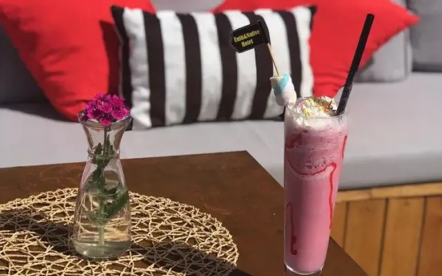 Ünlü Hotel