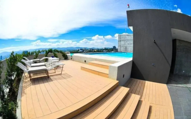 Infinity Pool Apartment