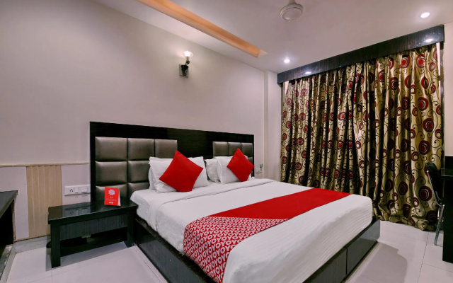 OYO 464 Hotel Lotus Palace