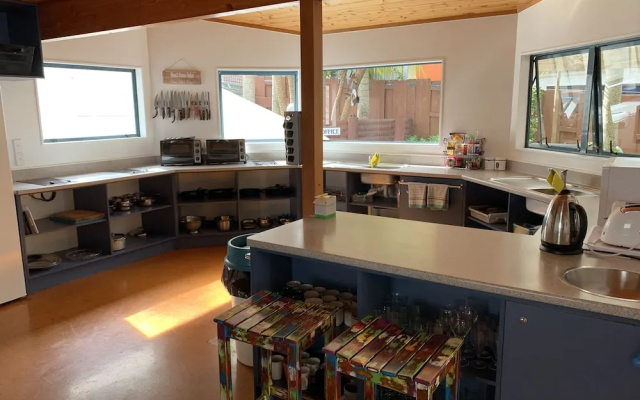 Peppertree Lodge - Hostel
